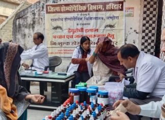 मुख्यमंत्री पुष्कर धामी के निर्देश पर रुड़की में स्वास्थ्य परीक्षण एवं डेंगू संक्रमण से बचाव व रोकथाम के लिए लगाया गया निःशुल्क आउटरीच शिविर