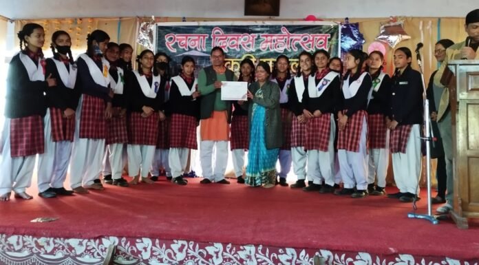 अल्मोड़ा में मोहन उप्रेती लोक संस्कृति कला एवं विज्ञान शोध समिति के तत्वावधान मे चल रहे चार दिवसीय ऐपण कार्यशाला एवं प्रदर्शनी का समापन,प्रतिभागियों को किया गया सम्मानित