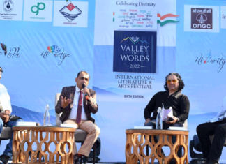 वैली ऑफ वर्ल्ड इंटरनेशनल लिटरेचर एंड आर्ट फेस्टिवल में शामिल हुए विशेष प्रमुख सचिव सूचना कहा-फिल्म इंडस्ट्री के लिए एक नए शूटिंग डेस्टिनेशन के रूप में उभर रहा है उत्तराखंड