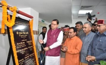 दून अस्पताल में आधुनिक मशीनों से लैस ऑपरेशन थियेटर एवं इमरजेंसी वार्ड का सीएम धामी ने किया लोकार्पण,स्वास्थ्य मंत्री बोले-आशा कार्यकत्रियों को कार्य को सुविधाजनक बनाने के लिए दिए जाएंगे टैब