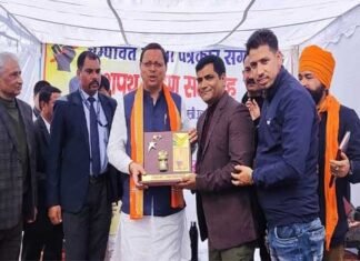 चंपावत में जिला पत्रकार संगठन के निर्वाचित पदाधिकारियों को सीएम धामी ने दिलाई शपथ