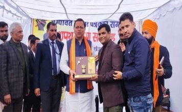 चंपावत में जिला पत्रकार संगठन के निर्वाचित पदाधिकारियों को सीएम धामी ने दिलाई शपथ