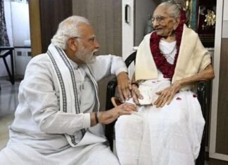 नरेंद्र मोदी होने के लिए,हीराबेन होना ज़रूरी है