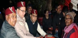 मुख्यमंत्री पुष्कर धामी ने कुष्ठ आश्रम पहुंचकर मनाया उत्तरायणी,घुघुतिया त्यौहार एवं मकर सक्रांति पर्व