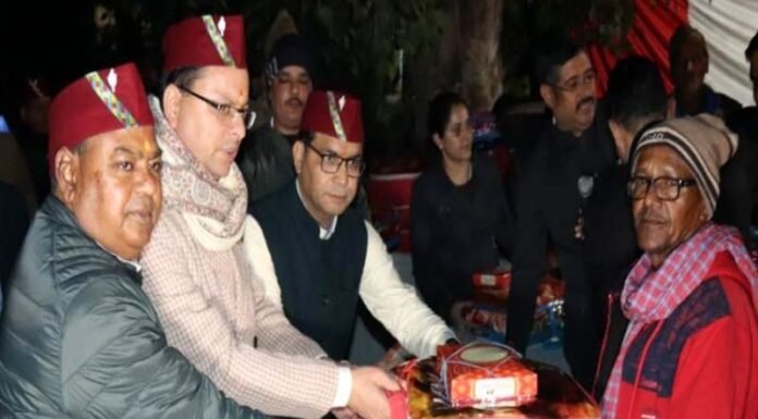 मुख्यमंत्री पुष्कर धामी ने कुष्ठ आश्रम पहुंचकर मनाया उत्तरायणी,घुघुतिया त्यौहार एवं मकर सक्रांति पर्व