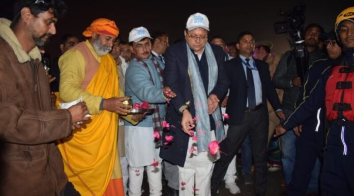 चंपावत जिले के भ्रमण पर पंहुचे सीएम धामी,टनकपुर के शारदा घाट पर मां शारदा की आरती कर प्रदेश के सुख और शांति की की कामना