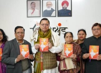 मुख्यमंत्री पुष्कर सिंह धामी ने किया साहित्यकार डा.मुनि राम सकलानी की पुस्तक ’आजादी का अमृत महोत्सव और हिन्दी की प्रगति यात्रा’ का विमोचन