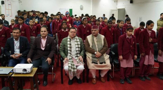 Mann Ki Baat:-मुख्यमंत्री पुष्कर धामी ने बच्चों के साथ सुनी प्रधानमंत्री की मन की बात