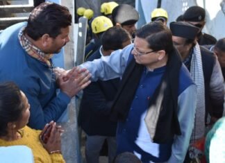 मुख्यमंत्री पुष्कर सिंह धामी ने जोशीमठ में प्रभावितों से मिलकर हर संभव मदद का दिलाया भरोसा