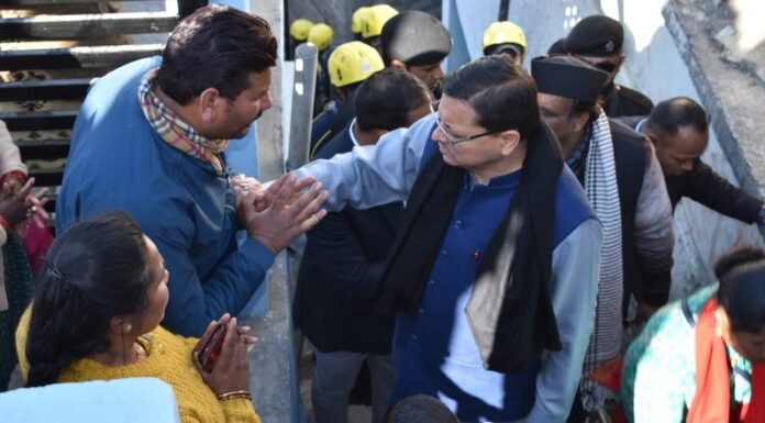 मुख्यमंत्री पुष्कर सिंह धामी ने जोशीमठ में प्रभावितों से मिलकर हर संभव मदद का दिलाया भरोसा