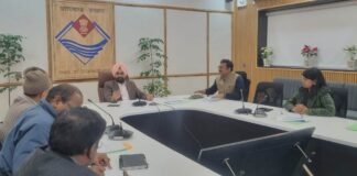 मुख्य सचिव ने पिरूल के निस्तारण एवं अन्य उपयोगों के संबंध में अधिकारियों के साथ की बैठक,जंगलों को आग से बचाने के लिए पिरूल के निस्तारण के दिए निर्देश