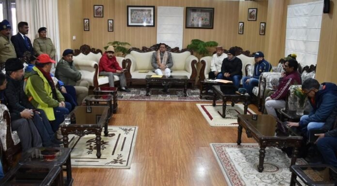 Joshimath Sinking Updates:-मुख्यमंत्री पुष्कर धामी ने अंतरिम पुनर्वास पैकेज दर निर्धारित करने वाली को गठित समिति के साथ की बैठक कहा-प्रभावित के हितों का रखा जाएगा पूरा ध्यान