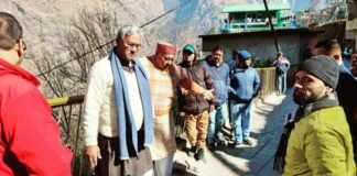 joshimath-is-sinking:-पूर्व मुख्यमंत्री त्रिवेंद्र सिंह रावत ने भू-वैज्ञानिकों के साथ जोशीमठ पहुंचकर लिया आपदा प्रभावित क्षेत्रों का जायजा,प्रभावित लोगों से मिले