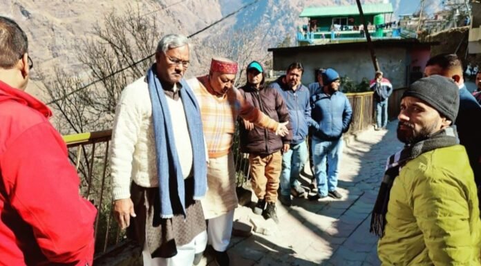 joshimath-is-sinking:-पूर्व मुख्यमंत्री त्रिवेंद्र सिंह रावत ने भू-वैज्ञानिकों के साथ जोशीमठ पहुंचकर लिया आपदा प्रभावित क्षेत्रों का जायजा,प्रभावित लोगों से मिले