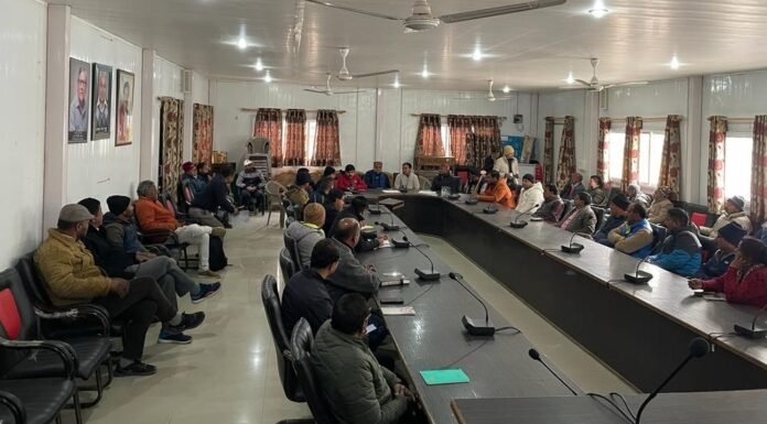 Joshimath Sinking:-आपदाग्रस्त जोशीमठ में भाजपा का आपदा कंट्रोल रूम शुरू,प्रभावितों तक पहुंचाई जा रही है हर जरूरी मदद