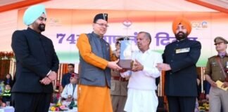 Republic Day 2023-सड़क हादसे में घायल क्रिकेटर ऋषभ पंत की सहायता करने वाले ‘देवदूतों’ को राज्यपाल एवं सीएम धामी ने किया सम्मानित,सौंपी एक-एक लाख की सम्मान राशि
