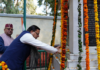 मुख्यमंत्री पुष्कर धामी ने आजाद हिंद फौज के शहीद मेजर दुर्गामल्ल की मूर्ति पर श्रद्धासुमन अर्पित कर दी श्रद्धांजलि