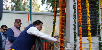 मुख्यमंत्री पुष्कर धामी ने आजाद हिंद फौज के शहीद मेजर दुर्गामल्ल की मूर्ति पर श्रद्धासुमन अर्पित कर दी श्रद्धांजलि