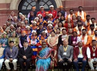 उत्तराखण्ड की झांकी के कलाकारों ने राष्ट्रपति द्रौपदी मुर्मू से की भेंट