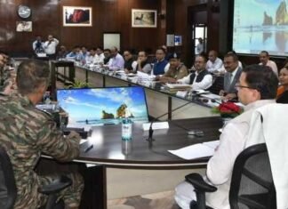 जोशीमठ भू-धंसाव को लेकर सीएम धामी ने सेना,आईटीबीपी,एनडीआरएफ,वैज्ञानिकों और स्थानीय जनप्रतिनिधियों,नागरिकों के साथ की बैठक कहा-आपदा की इस घड़ी में शासन-प्रशासन के साथ तालमेल बनाकर चले