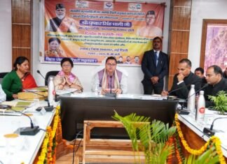 मुख्यमंत्री पुष्कर धामी ने अधिकारियों को दिए सख्त निर्देश कहा-जन समस्याओं के त्वरित निस्तारण के लिए अधिकारी ग्राम चौपाल एवं तहसील दिवस का नियमित करें आयोजन