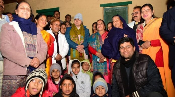 उत्तराखंडः-पौड़ी दौरे पर सीएम धामी-होम स्टे में गुजारी रात,ग्राम वासियों से मुलाकात कर जाना हाल चाल