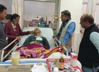देहरादून जॉलीग्रांट अस्पताल में भर्ती भाजपा के पूर्व मंत्री गाँववासी से मिले भाजपा प्रदेश अध्यक्ष महेंद्र भट्ट,जाना हालचाल