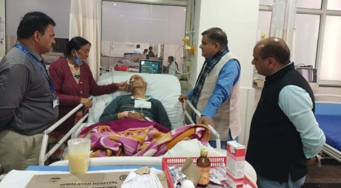 देहरादून जॉलीग्रांट अस्पताल में भर्ती भाजपा के पूर्व मंत्री गाँववासी से मिले भाजपा प्रदेश अध्यक्ष महेंद्र भट्ट,जाना हालचाल