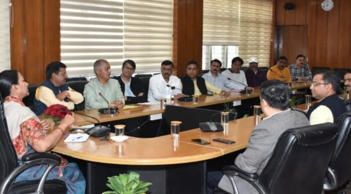 Chardham Yatra:-होटल व्यवसायियों,तीर्थपुरोहित समाज एवं टूर ऑपरेटर्स के साथ अपर मुख्य सचिव ने की बैठक कहा-यात्रा को लेकर पूरे देश में जाए सकारात्मक संदेश