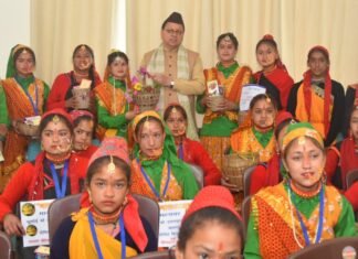 मुख्यमंत्री पुष्कर सिंह धामी ने बच्चों संग भराड़ीसैंण में मनाया लोकपर्व फूलदेई,प्रातःभ्रमण पर सफाई कर रहे स्वछता कर्मियों से बातचीत कर जाना हाल-चाल