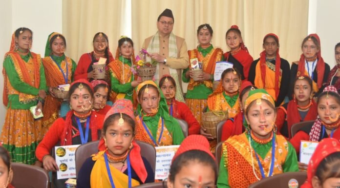 मुख्यमंत्री पुष्कर सिंह धामी ने बच्चों संग भराड़ीसैंण में मनाया लोकपर्व फूलदेई,प्रातःभ्रमण पर सफाई कर रहे स्वछता कर्मियों से बातचीत कर जाना हाल-चाल