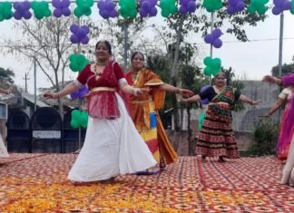 Holi-2023:-नोएडा के जलवायु विहार में होली एवं अंतर्राष्ट्रीय महिला दिवस पर ग्लोबल योग मिशन के सदस्यों द्वारा रंगारंग कार्यक्रम का आयोजन