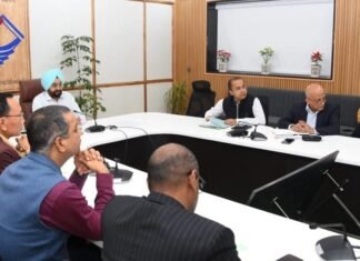 उत्तराखंडः-मुख्य सचिव ने प्रदेश में लैंड बैंक के संबंध में शासन के उच्चाधिकारियों एवं जिलाधिकारियों के साथ की बैठक कहा-लैंड बैंक बनने से उत्तराखंड का होगा विकास