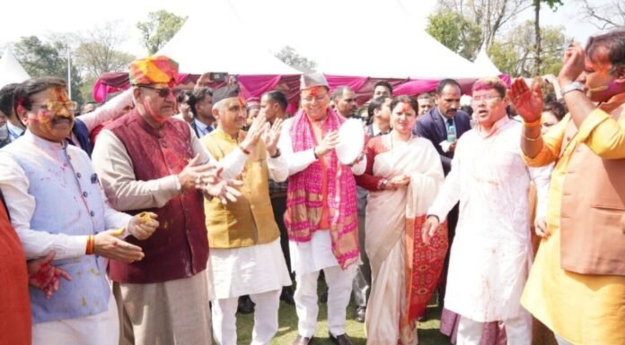 मुख्यमंत्री पुष्कर सिंह धामी के आवास पर आयोजित हुआ होली मिलन कार्यक्रम,मुख्यमंत्री ने सभी से मिलकर दी होली की शुभकामना