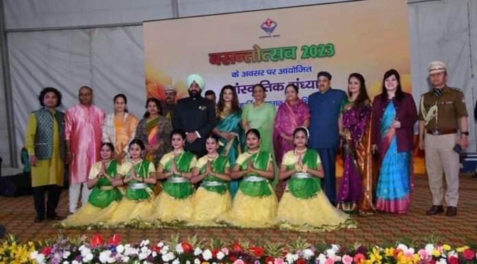 उत्तराखंड राजभवन में वसंतोत्सव के दूसरे दिन आयोजित हुई सांस्कृतिक संध्या,राज्यपाल लेफ्टिनेंट जनरल गुरमीत सिंह(से नि),माताश्री मंगला जी एवं श्री भोले जी महाराज ने दीप प्रज्वलित कर किया शुभारंभ