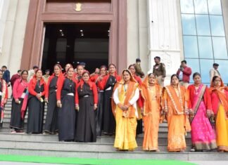 Uttarakhand Budget Session:-गैरसैंण की महिला मंगल दल की महिलाओं ने दर्शक दीर्घा में बैठकर देखी सदन की कार्यवाही