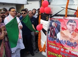 टनकपुर-बनबसा एवं खटीमा के लोगों अब सीधे टनकपुर से जा पाएंगे खाटू श्याम के दर्शन के लिए सीएम धामी ने टनकपुर से खाटू श्याम राजस्थान बस सेवा को हरी झंडी दिखाकर किया रवाना