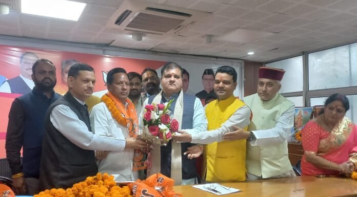 उत्तराखंड:-उत्तरकाशी,चमोली,देहरादून एवं हरिद्वार जनपद से कांग्रेस समेत विभिन्न दलों से जुड़े ओबीसी समाज के प्रदेश पदाधिकारियों व वरिष्ठ कार्यकर्ताओं ने की भाजपा सदस्यता ग्रहण
