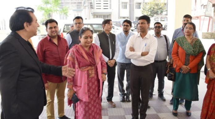 उत्तराखंड विधानसभा अध्यक्ष ऋतु खंडूरी के साथ दिल्ली एम्स के डायरेक्टर ने किया कोटद्वार बेस हॉस्पिटल का दौरा,मरीजों को मिलेगी बेहतर सुविधाएं