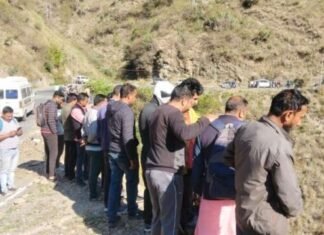 Uttarakhand Road Accident:-देहरादून के कालसी सहिया मोटर मार्ग पर खाई में गिरी कार,तीन लोगों की मौके पर मौत,दिल्ली और गाजियाबाद के निवासी है मृतक
