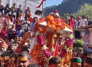 Chardham Yatra:-भगवान केदारनाथ की उत्सव डोली पहुंची गुप्तकाशी,ऊखीमठ में ओंकारेश्वर मंदिर में माता मंगला जी एवं भोले जी महाराज के संपूर्ण परिवार की ओर से हुई विशेष पूजा-अर्चना एवं विशाल भंडारे का आयोजन