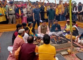 Tehri garhwal:-नागदेवता मंदिर में मूर्ति प्राण प्रतिष्ठा कार्यक्रम में शामिल हुए सीएम धामी-पूजा अर्चना कर की प्रदेश एवं प्रदेशवासियों की खुशहाली एवं सुख समृद्धि की कामना