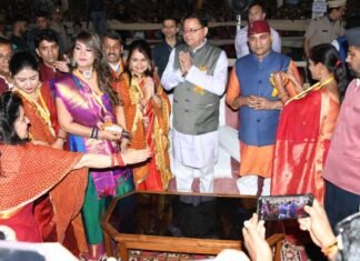 Uttarakhand:-हल्द्वानी में कुमाऊं द्वार महोत्सव में शामिल हुए सीएम धामी कहा-राज्य को पर्यटन एवं सांस्कृतिक विरासत को वैश्विक पहचान दिलाने के हो प्रयास