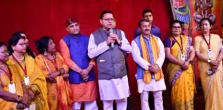 Uttarakhand:-हल्द्वानी में पर्वतीय उत्थान मंच द्वारा आयोजित महिला रामलीला कार्यक्रम पहुंचे सीएम धामी,भगवान राम का लिया आशीर्वाद,प्रदेश की खुशहाली के लिए की प्रार्थना