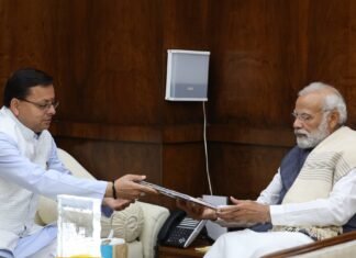 Uttarakhand:-हरिद्वार से वाराणसी तक वंदे भारत रेल सेवा,जोशीमठ भूधंसाव से प्रभावितों को लिए राहत पैकेज और चारधाम यात्रा के लिए पीएम मोदी को निमंत्रण देकर दून लौटे सीएम धामी