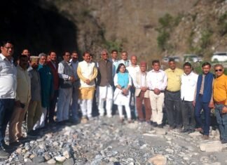Uttarakhand:-पूर्व मुख्यमंत्री त्रिवेंद्र रावत ने प्रस्तावित सौंग बांध क्षेत्र का किया अवलोकन,विस्थापित होने वाले गांवों के लोगों की सुनी समस्याएं