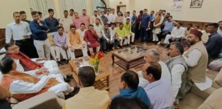 Char dhama Yatra:-मुख्यमंत्री पुष्कर धामी ने हरिद्वार में चारधामा यात्रा की तैयारियों को लेकर अधिकारियों के साथ की बैठक,दिए जरूरी निर्देश,साक्षी महाराज से की शिष्टाचार भेंट