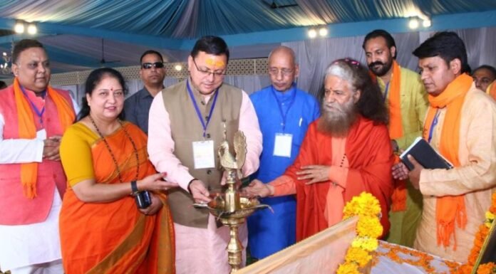 Uttarakhand:-परमार्थ निकेतन में आयोजित गंगा समग्र अविरल गंगा निर्मल गंगा कार्यक्रम का किया शुभारंभ