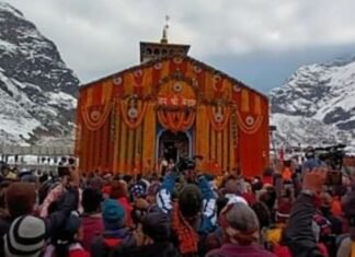 Kedarnath Dham:-वैदिक मंत्रोच्चारण के साथ खुले भगवान केदारनाथ के कपाट,हजारों भक्त बने कपाटोद्घाटन के साक्षी,पीएम मोदी के नाम से हुई पहली पूजा