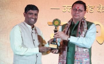 Uttarakhand:- ‘उत्तराखण्ड़ के स्तम्भ’ कार्यक्रम में सीएम धामी ने समाज के विभिन्न क्षेत्रों में कार्य करने वाले विशिष्टजनों को सम्मानित